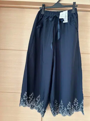 axes femme 레이스 자수 가우초 팬츠 M 사이즈 택 포함 미사용품