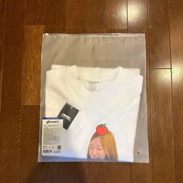 르세라핌 LESSERAFIM EAT IT UP 티셔츠 카즈하