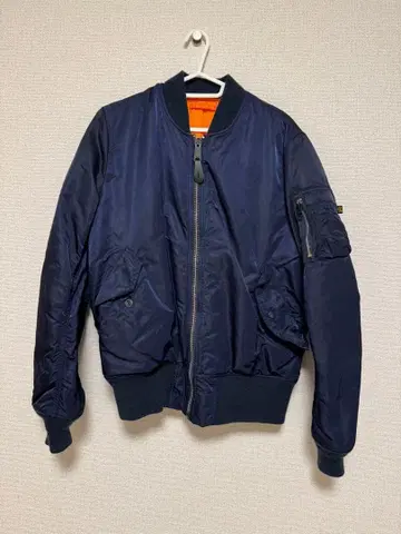 네이비 MA-1 자켓 소매 포켓 부착