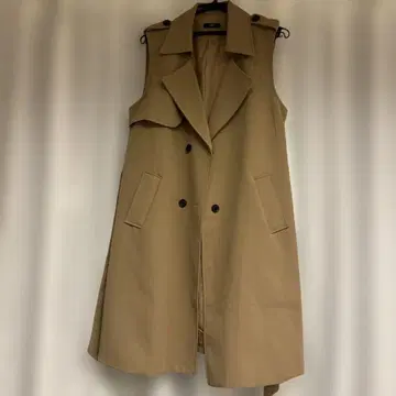 베이스먼트 베이지 트렌치코트 스타일