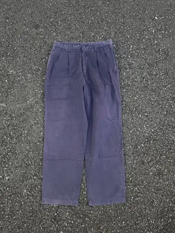 보라색 치노 팬츠 백 포켓 부착