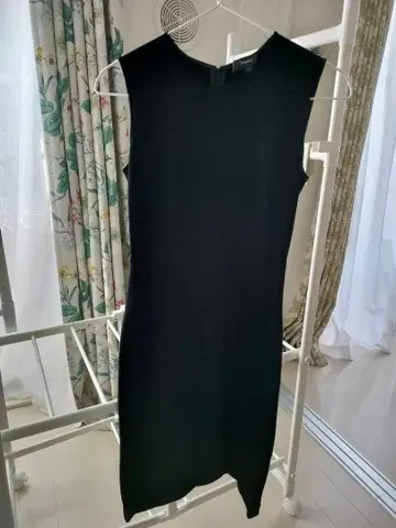 Theory 블랙 슬리브리스 미니 원피스 사이즈 2