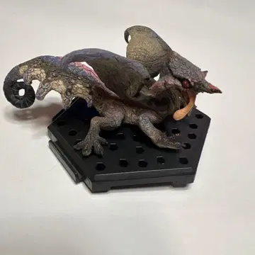 몬스터 헌터 오오나즈치 피규어