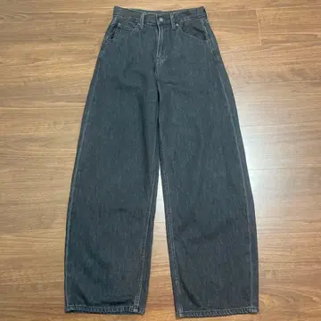 UNIQLO 다크 그레이 와이드 레그 데님 23