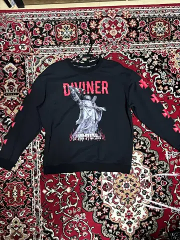 DIVINERStatue of Liberty 맨투맨