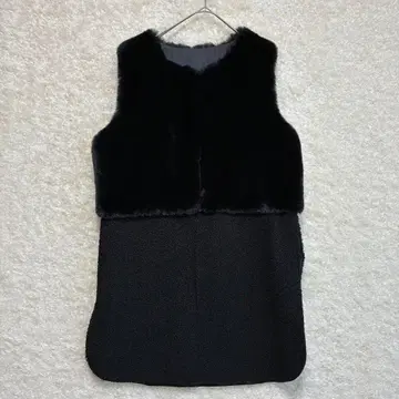 퍼 베스트 롱 기장 이소재 절개 블랙