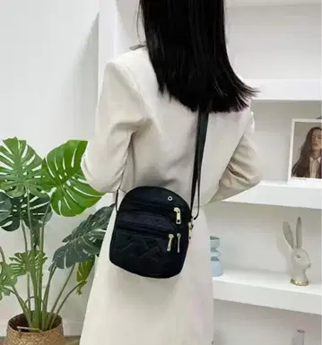 블랙 퀼팅 숄더백