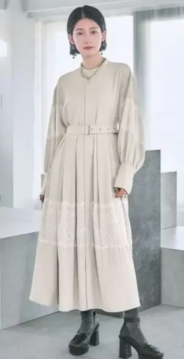 HARE 베이지 레이스 라인 턱 원피스 새상품