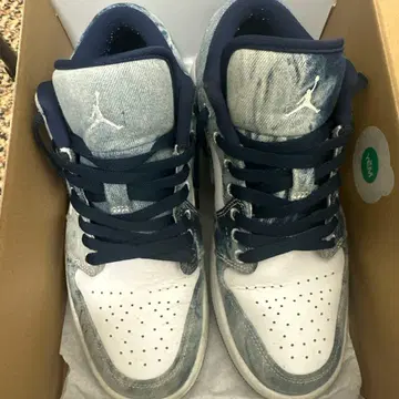 Jordan 데님/화이트 로우컷 스니커즈