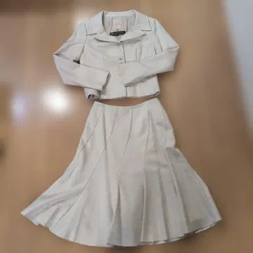 Sybilla 아이보리 스커트 수트