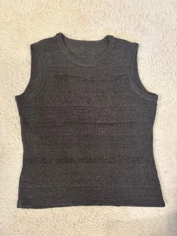 봉실리에 다크 그레이 슬리브리스 니트 베스트 M 사이즈