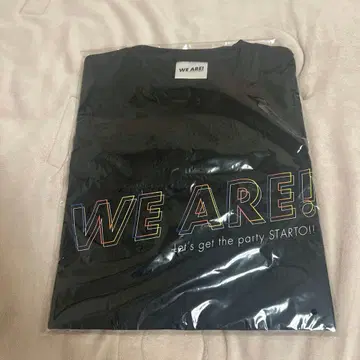 위아혼 WE ARE! 블랙 티셔츠