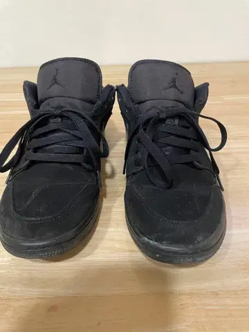 Jordan 블랙 로우컷 스니커즈