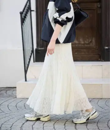 미사용 슬로브 이에나 레이스 랜덤 플레어 스커트