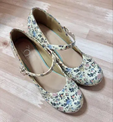 키다리 아저씨 꽃무늬 펌프스