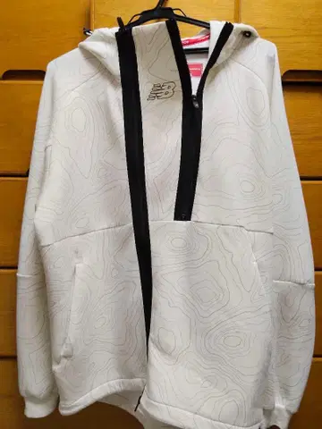 뉴발란스 후드티 화이트 사이즈 6