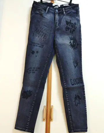 스키니 데님 팬츠 블랙 낙서풍 프린트