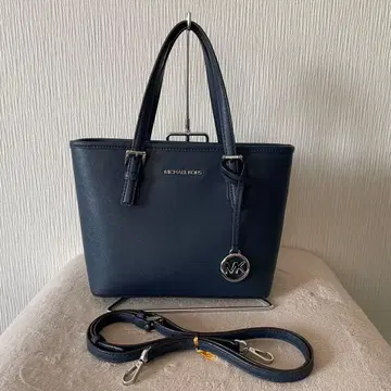 MICHAEL KORS 네이비 핸드백