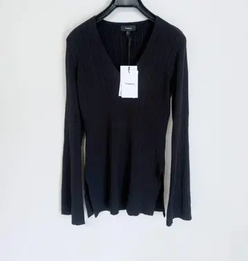 띠어리 미사용 새상품 택 포함 니트 스웨터 블랙 상의