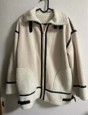 크림색 플리스 무스탕 코트 M 사이즈