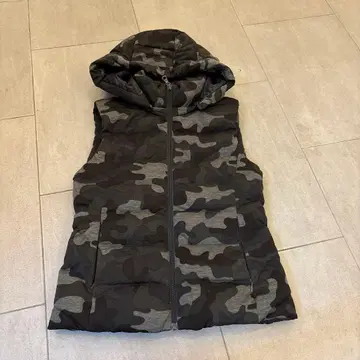 유니클로 카모플라주 다운 베스트 S