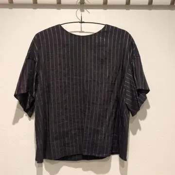 ADORE 아도어 네이비 스트라이프 플레어 소매 블라우스