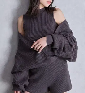 GYDA 니트 올인원 색상은 그레이입니다.