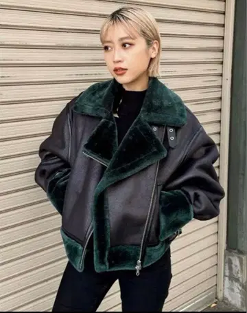 MURUA 숏 에어리 페이크 무스탕 자켓