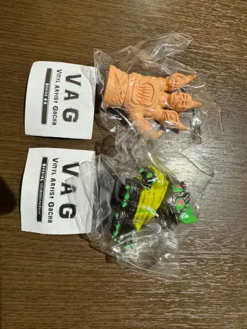 VAG Vinyl Artist Gacha 피규어 2체 세트