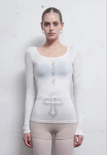 HIILDA 크로스 핫픽스 롱 슬리브 상의