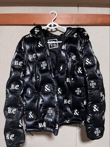 로고 블랙 다운 자켓 (RETG)