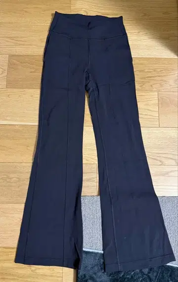 룰루레몬 하이라이즈 플레어 팬츠 블랙 6 M 요가 필라테스