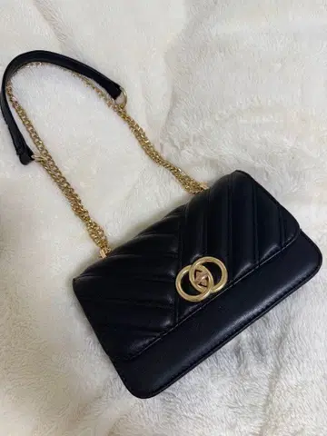 블랙 퀼팅 숄더백