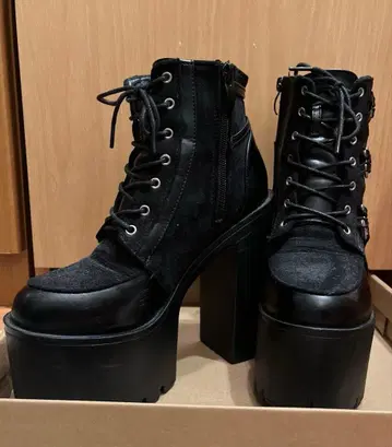 블랙 플랫폼 부츠 (설명 읽어주세요)