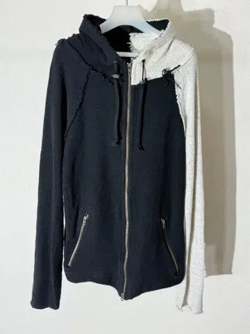 LGB 르그랑블루 절개 후드티