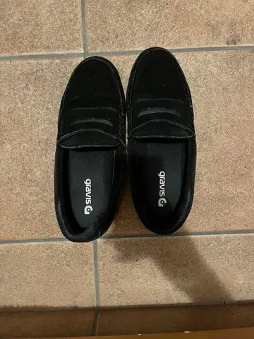 Gravis 블랙 로퍼