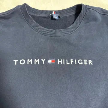 TOMMY HILFIGER 다크 그레이 맨투맨