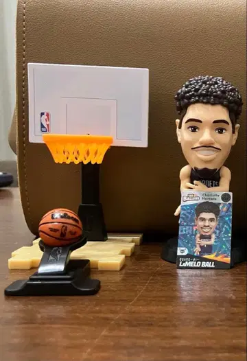 NBA 라멜로 볼 피규어 세트