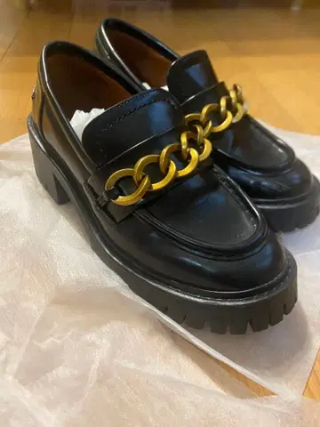 골드 체인 블랙 로퍼