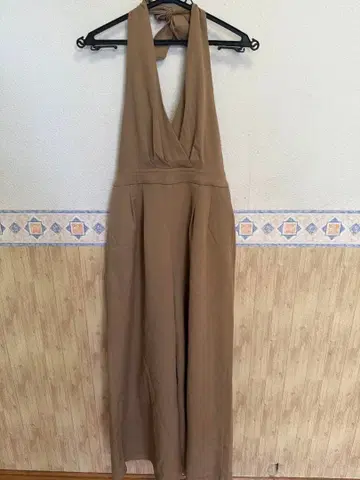 베이지 홀더넥 슬리브리스 올인원 F