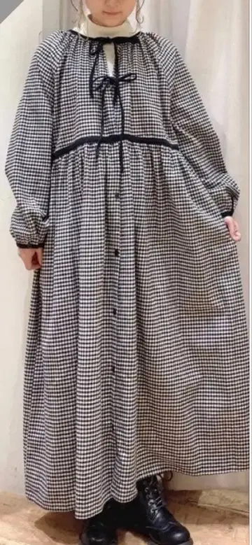 사만사 모스모스 새상품 전후 착용 바이핑 원피스 오프 화이트 체크