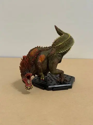 분노를 삼키는 이블 조 몬스터 헌터 피규어