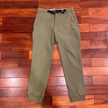 올리브 그린 남성 바지 속기모