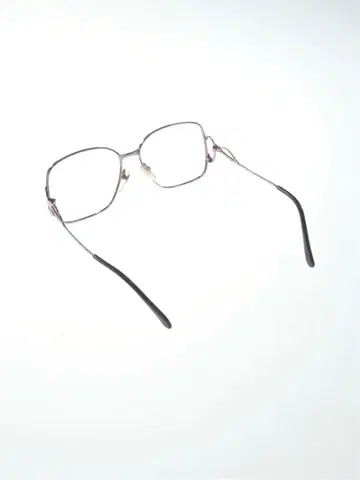 실버 메탈 프레임 안경