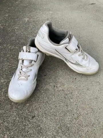 Mizuno 화이트 스파이크 벨크로 포함