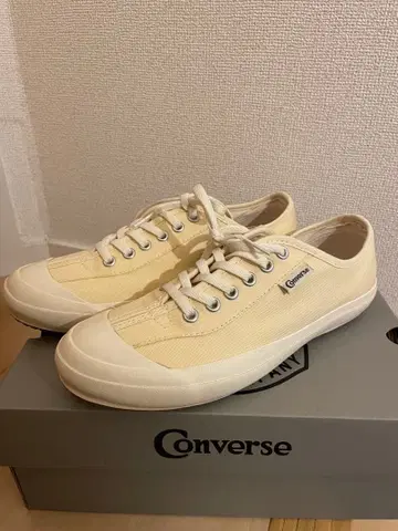 새상품 Converse 크림색 스니커즈