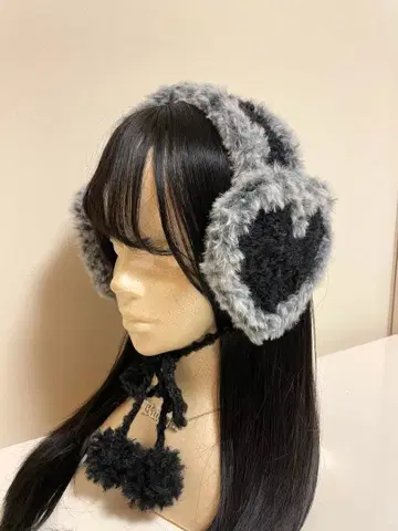 그레이와 블랙 퍼 귀도리 이어커프 핸드메이드 하트 디자인