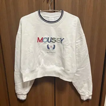 MOUSSY 크롭 맨투맨 화이트