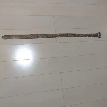 스터드 장식 가죽 벨트 브라운