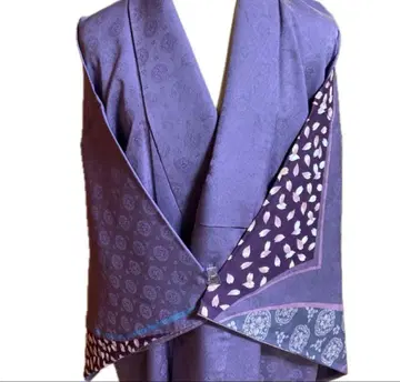 호몬기, 바탕 무늬에 먹 번짐 염색, 벚꽃 꽃잎, 달에 금채